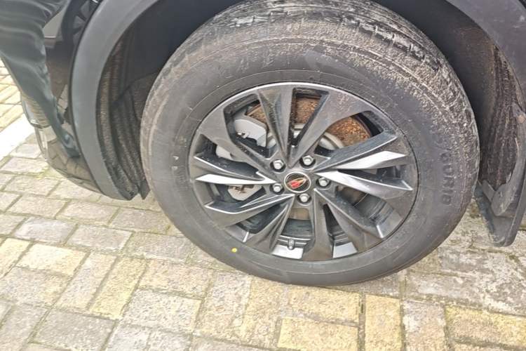 Used Hongqi HS5 2025 2.0T Two-Wheel Drive Flagship Pro Edition Left Front Wheel Hub