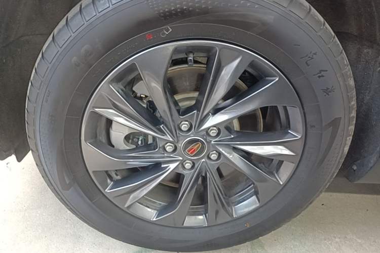 Used Hongqi HS5 2025 2.0T Two-Wheel Drive Flagship Pro Edition Left Front Wheel Hub