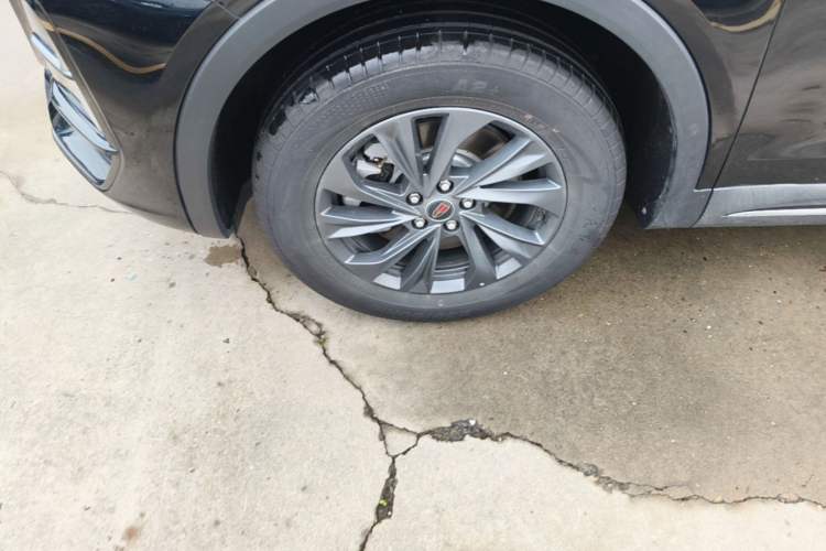Used Hongqi HS5 2025 2.0T Two-Wheel Drive Flagship Pro Edition Left Front Wheel Hub