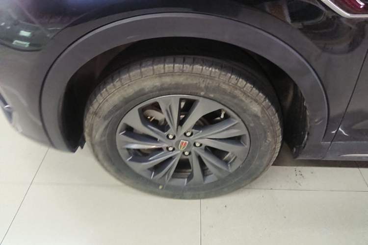 Used Hongqi HS5 2025 2.0T Two-Wheel Drive Flagship Pro Edition Left Front Wheel Hub
