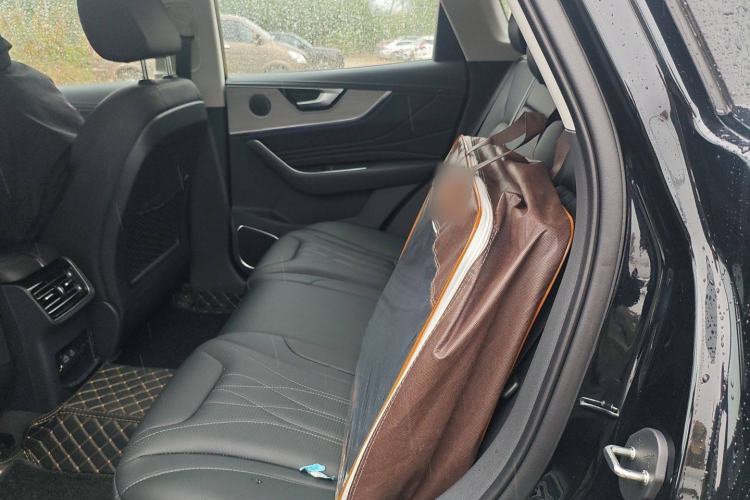 Used Hongqi HS5 2025 2.0T Two-Wheel Drive Flagship Pro Edition Left Rear Seat