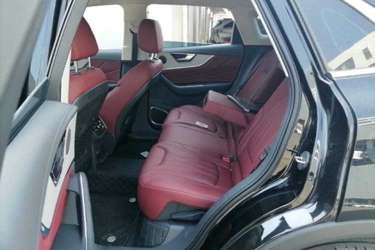Used Hongqi HS5 2025 2.0T Two-Wheel Drive Flagship Pro Edition Left Rear Seat