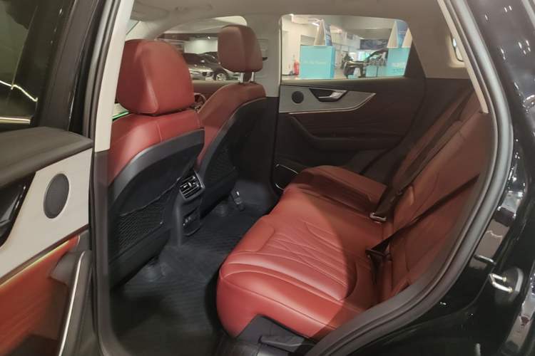 Used Hongqi HS5 2025 2.0T Two-Wheel Drive Flagship Pro Edition Left Rear Seat