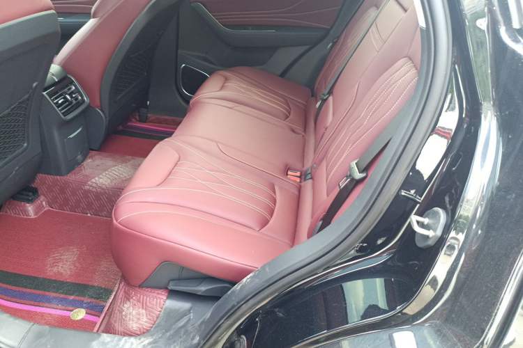 Used Hongqi HS5 2025 2.0T Two-Wheel Drive Flagship Pro Edition Left Rear Seat