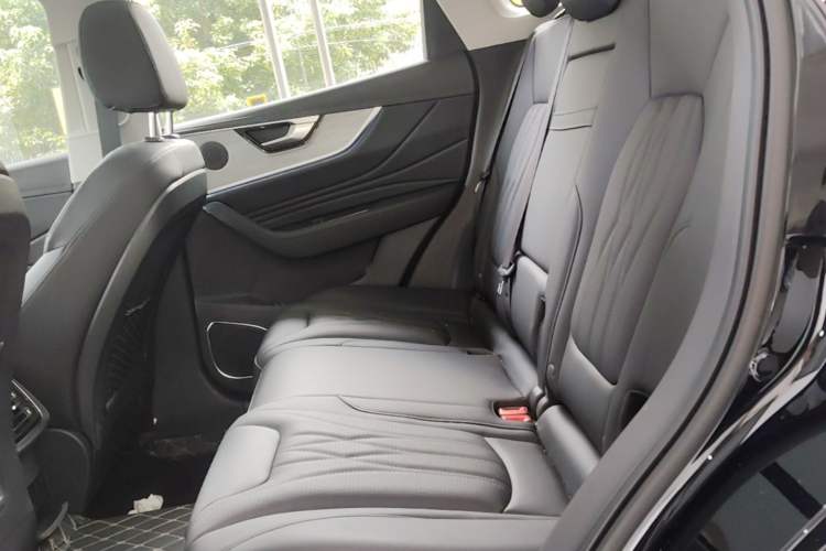 Used Hongqi HS5 2025 2.0T Two-Wheel Drive Flagship Pro Edition Left Rear Seat