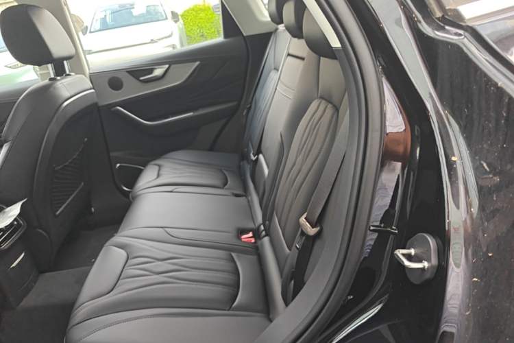 Used Hongqi HS5 2025 2.0T Two-Wheel Drive Flagship Pro Edition Left Rear Seat