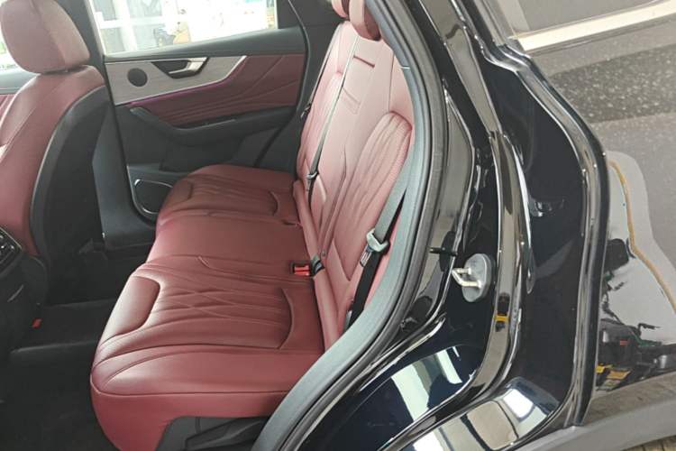 Used Hongqi HS5 2025 2.0T All-Wheel-Drive Xuan Ying Version Left Rear Seat