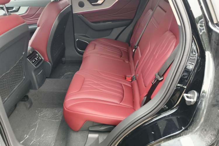 Used Hongqi HS5 2025 2.0T Two-Wheel Drive Flagship Pro Edition Left Rear Seat