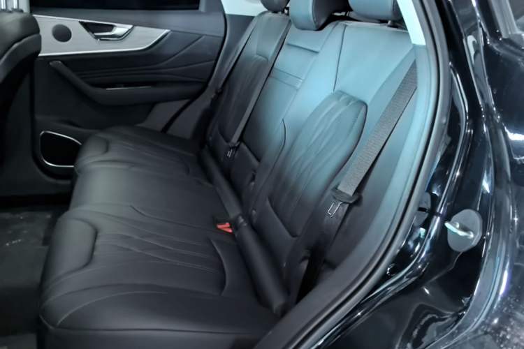Used Hongqi HS5 2025 2.0T Two-Wheel Drive 600 000-Vehicle Commemorative Edition Left Rear Seat