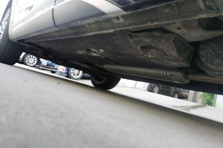 Used Hongqi HS5 2025 2.0T All-Wheel-Drive Flagship Pro Edition Left Side Sill