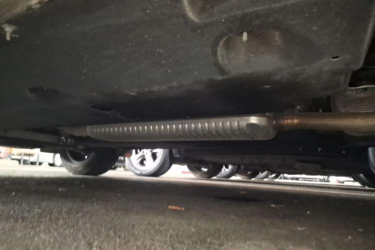 Used Hongqi HS5 2025 2.0T Two-Wheel Drive Flagship Pro Edition Left Side Sill