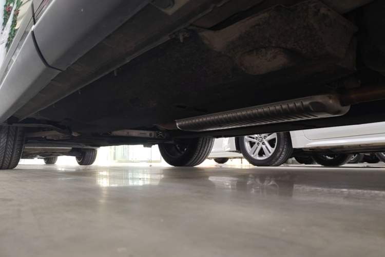 Used Hongqi HS5 2025 2.0T All-Wheel-Drive Flagship Pro Edition Left Side Sill