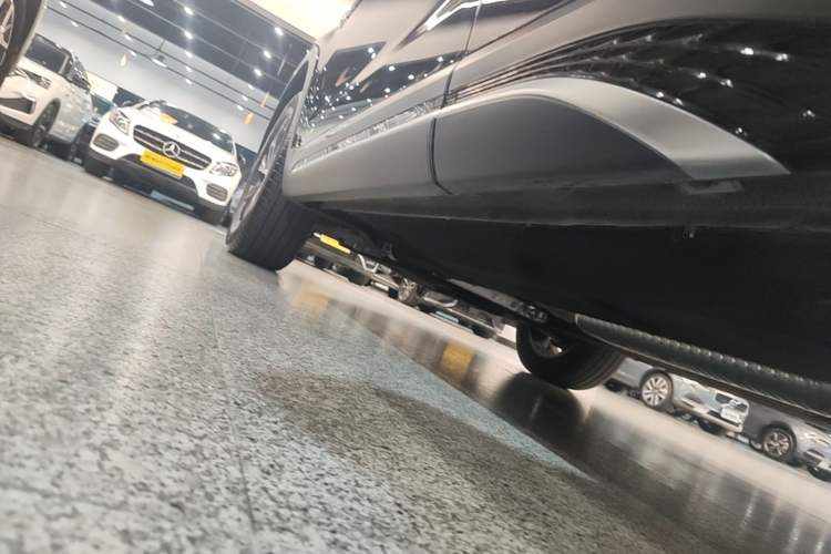 Used Hongqi HS5 2025 2.0T Two-Wheel Drive Flagship Pro Edition Left Side Sill