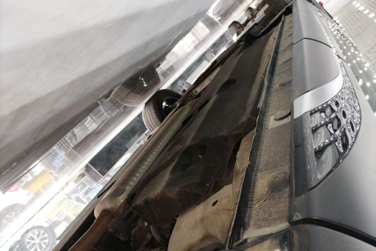 Used Hongqi HS5 2025 2.0T Two-Wheel Drive Flagship Pro Edition Left Side Sill