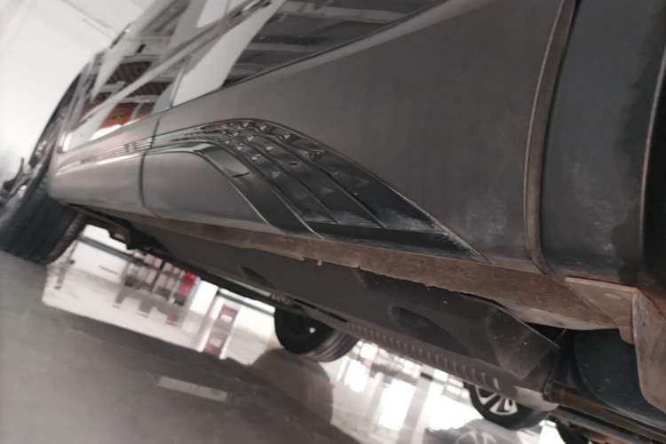 Used Hongqi HS5 2025 2.0T All-Wheel-Drive Xuan Ying Version Left Side Sill