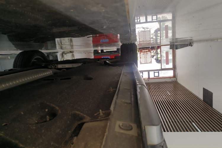 Used Hongqi HS5 2025 2.0T Two-Wheel Drive Flagship Pro Edition Left Side Sill