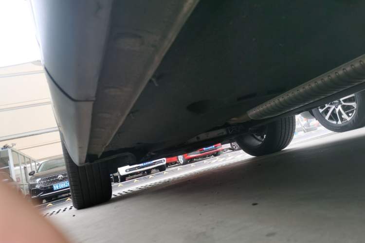 Used Hongqi HS5 2025 2.0T Two-Wheel-Drive Xuan Ying Edition Left Side Sill