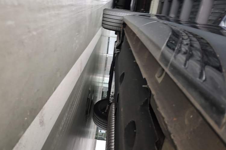Used Hongqi HS5 2025 2.0T Two-Wheel-Drive Xuan Ying Edition Left Side Sill