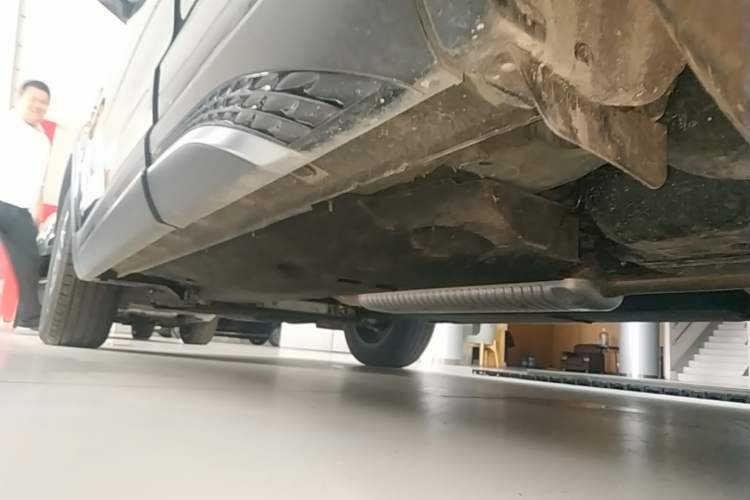 Used Hongqi HS5 2025 2.0T Two-Wheel Drive Flagship Pro Edition Left Side Sill