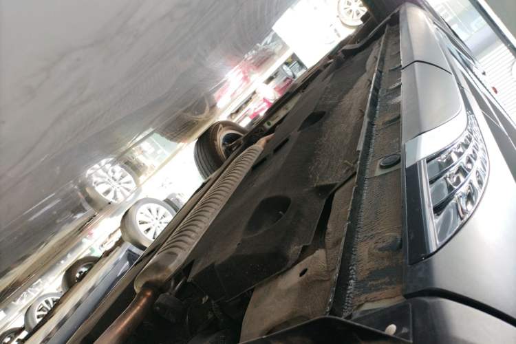 Used Hongqi HS5 2025 2.0T Two-Wheel Drive Flagship Pro Edition Left Side Sill