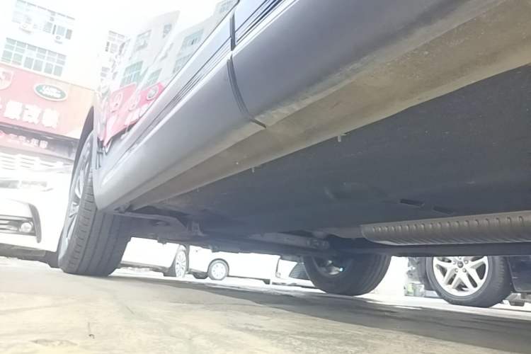 Used Hongqi HS5 2025 2.0T Two-Wheel Drive Flagship Pro Edition Left Side Sill