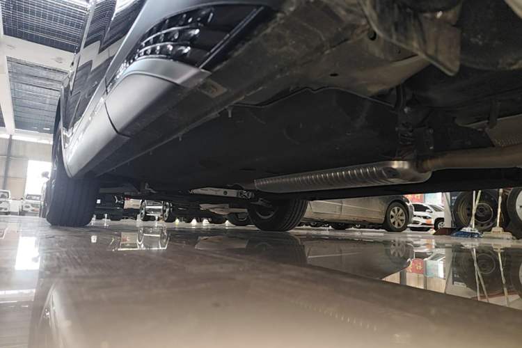 Used Hongqi HS5 2025 2.0T Two-Wheel Drive 600 000-Vehicle Commemorative Edition Left Side Sill