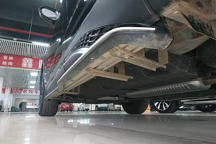 Used Hongqi HS5 2025 2.0T Two-Wheel Drive Flagship Pro Edition Left Side Sill