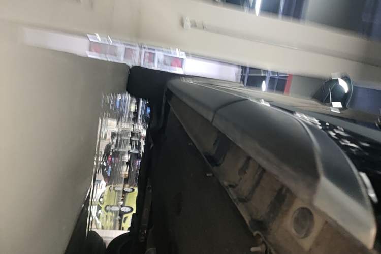 Used Hongqi HS5 2025 2.0T Two-Wheel Drive Flagship Pro Edition Left Side Sill
