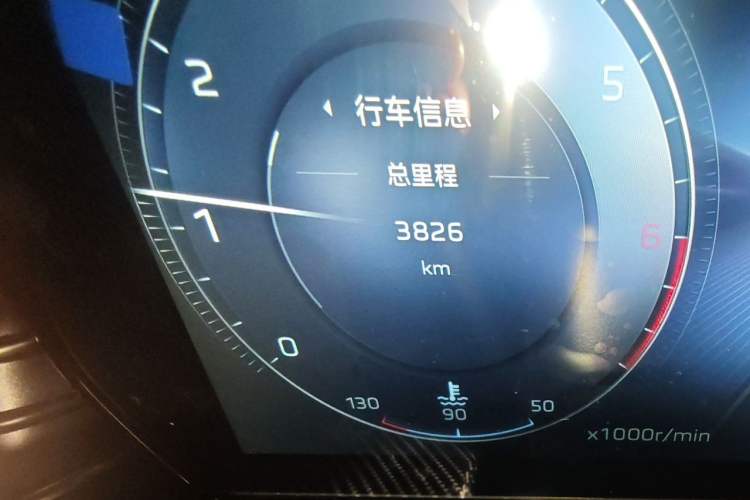 Used Hongqi HS5 2025 2.0T Two-Wheel-Drive Xuan Ying Edition Odometer Close Up