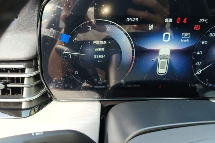 Used Hongqi HS5 2025 2.0T Two-Wheel Drive Flagship Pro Edition Odometer Close Up