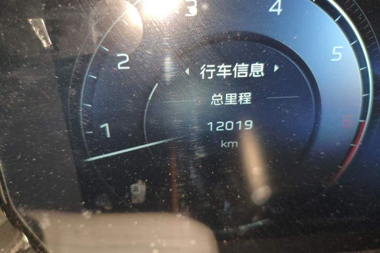 Used Hongqi HS5 2025 2.0T All-Wheel-Drive Xuan Ying Version Odometer Close Up