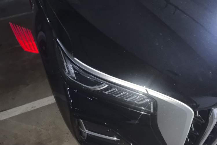 Used Hongqi HS5 2025 2.0T Two-Wheel Drive 600 000-Vehicle Commemorative Edition Right Front Headlight