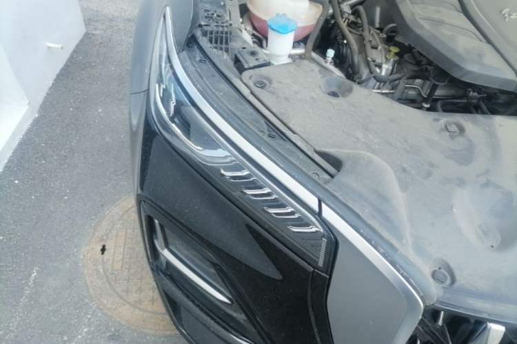 Used Hongqi HS5 2025 2.0T Two-Wheel Drive Flagship Pro Edition Right Front Headlight