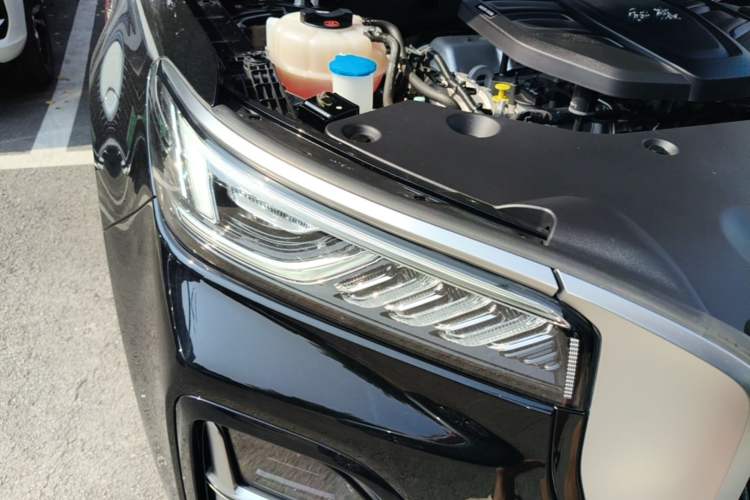 Used Hongqi HS5 2025 2.0T All-Wheel-Drive Flagship Pro Edition Right Front Headlight