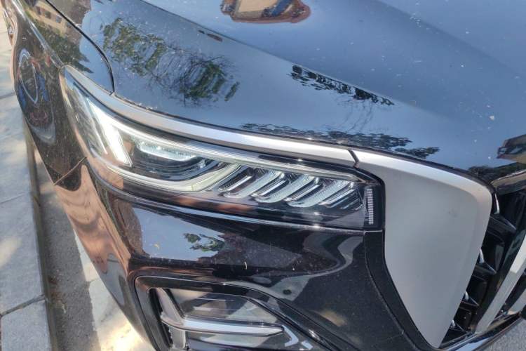 Used Hongqi HS5 2025 2.0T Two-Wheel Drive Flagship Pro Edition Right Front Headlight