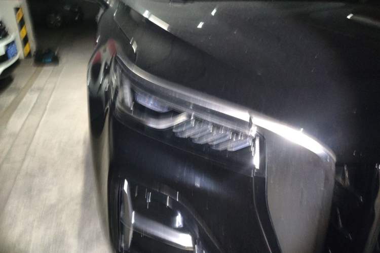 Used Hongqi HS5 2025 2.0T Two-Wheel Drive Flagship Pro Edition Right Front Headlight