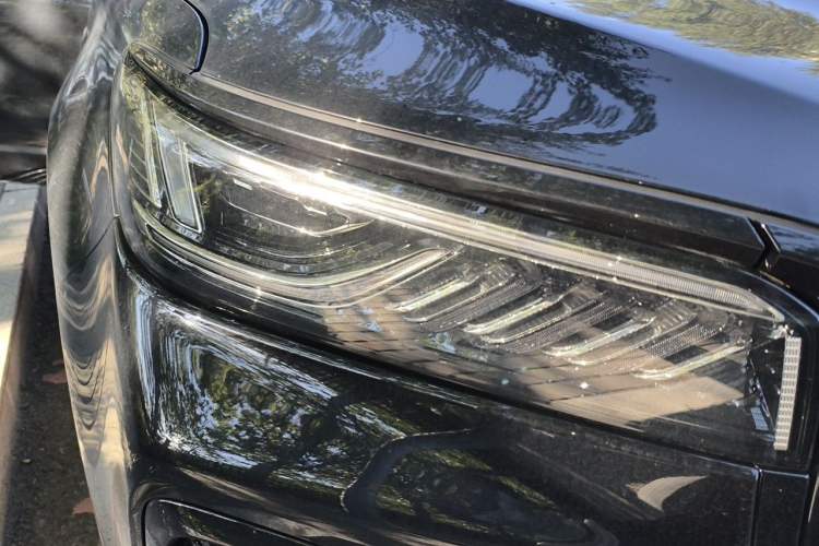 Used Hongqi HS5 2025 2.0T Two-Wheel-Drive Xuan Ying Edition Right Front Headlight