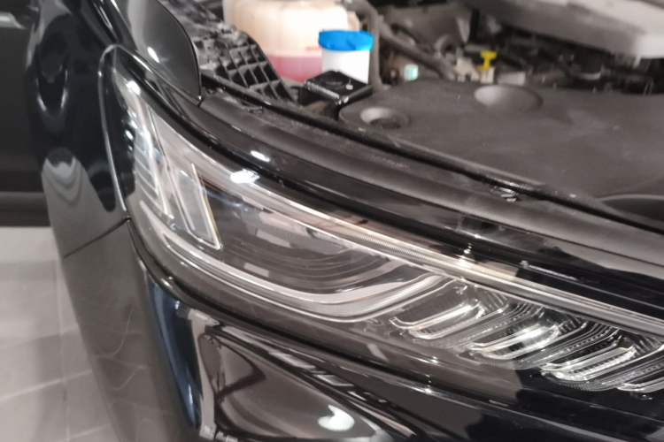Used Hongqi HS5 2025 2.0T Two-Wheel-Drive Xuan Ying Edition Right Front Headlight