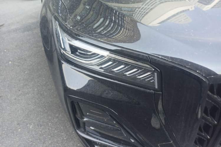 Used Hongqi HS5 2025 2.0T Two-Wheel-Drive Xuan Ying Edition Right Front Headlight