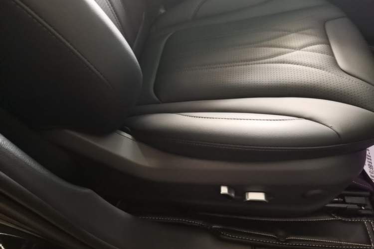 Used Hongqi HS5 2025 2.0T Two-Wheel Drive Flagship Pro Edition Right Front Seat