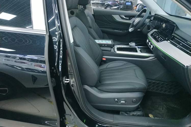 Used Hongqi HS5 2025 2.0T Two-Wheel Drive Flagship Pro Edition Right Front Seat