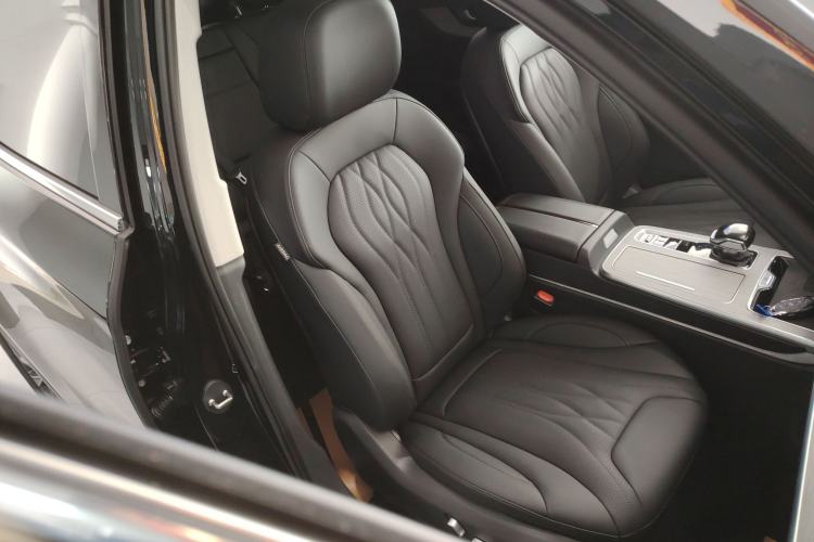 Used Hongqi HS5 2025 2.0T Two-Wheel Drive 600 000-Vehicle Commemorative Edition Right Front Seat