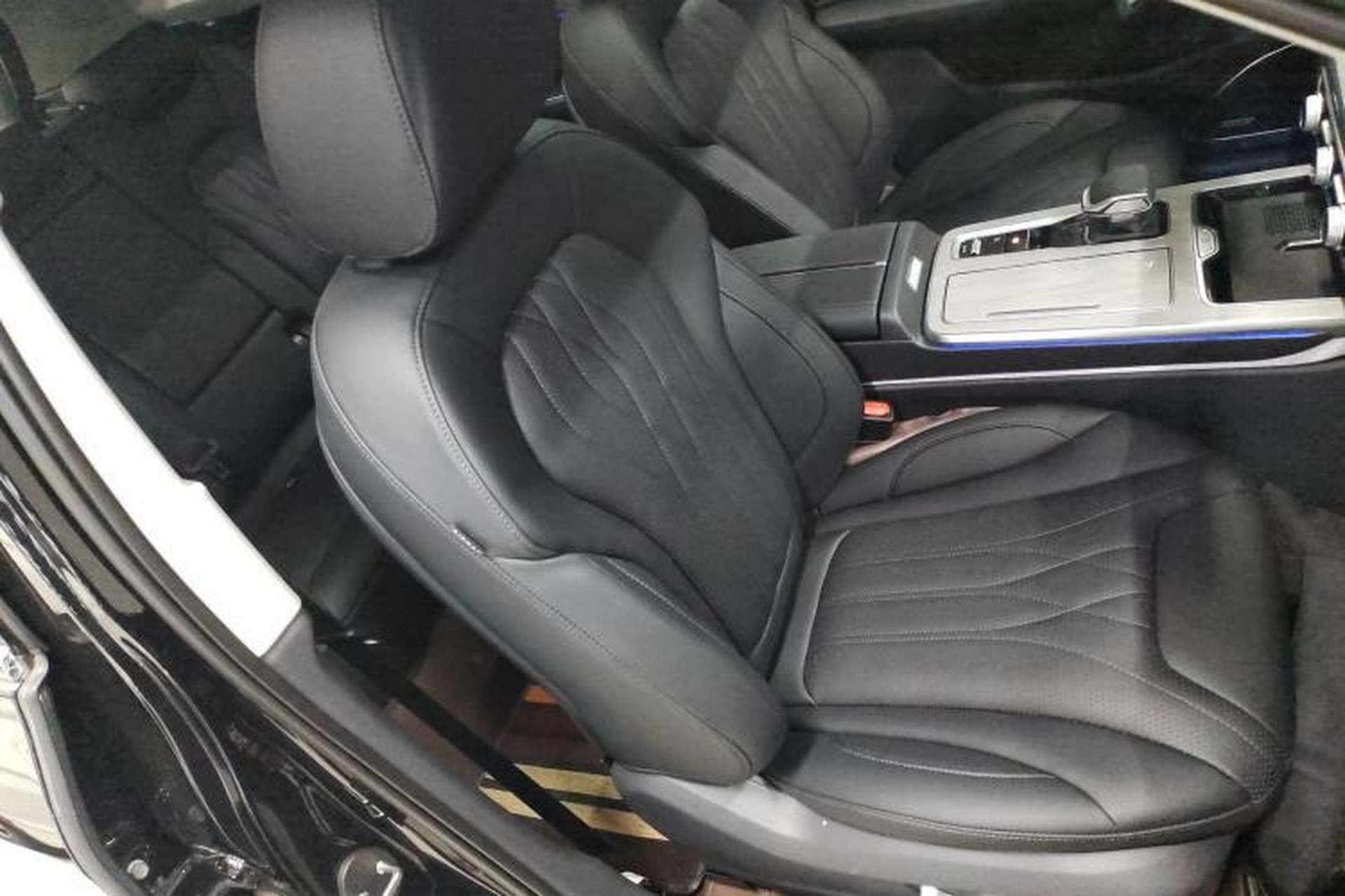 Used Hongqi HS5 2025 2.0T Two-Wheel Drive Flagship Pro Edition Right Front Seat