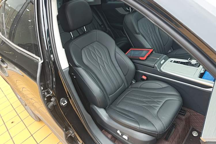 Used Hongqi HS5 2025 2.0T Two-Wheel Drive 600 000-Vehicle Commemorative Edition Right Front Seat