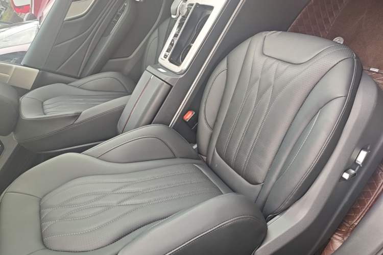 Used Hongqi HS5 2025 2.0T Two-Wheel Drive Flagship Pro Edition Right Front Seat