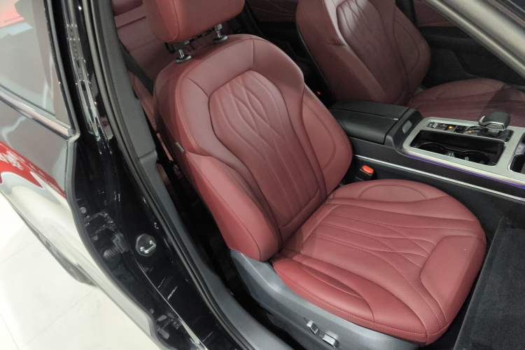 Used Hongqi HS5 2025 2.0T Two-Wheel-Drive Xuan Ying Edition Right Front Seat