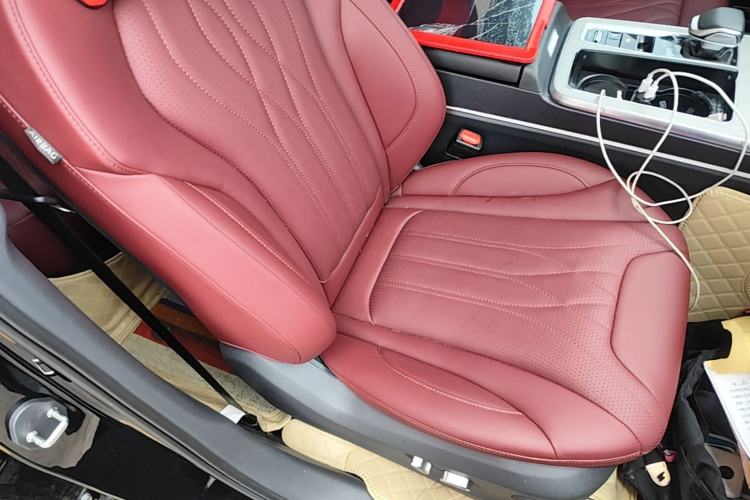 Used Hongqi HS5 2025 2.0T Two-Wheel Drive Flagship Pro Edition Right Front Seat
