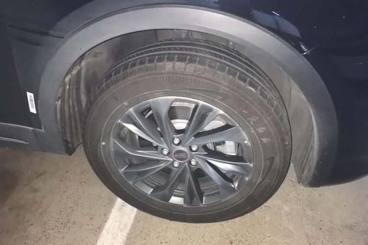 Used Hongqi HS5 2025 2.0T Two-Wheel Drive 600 000-Vehicle Commemorative Edition Right Front Wheel Hub