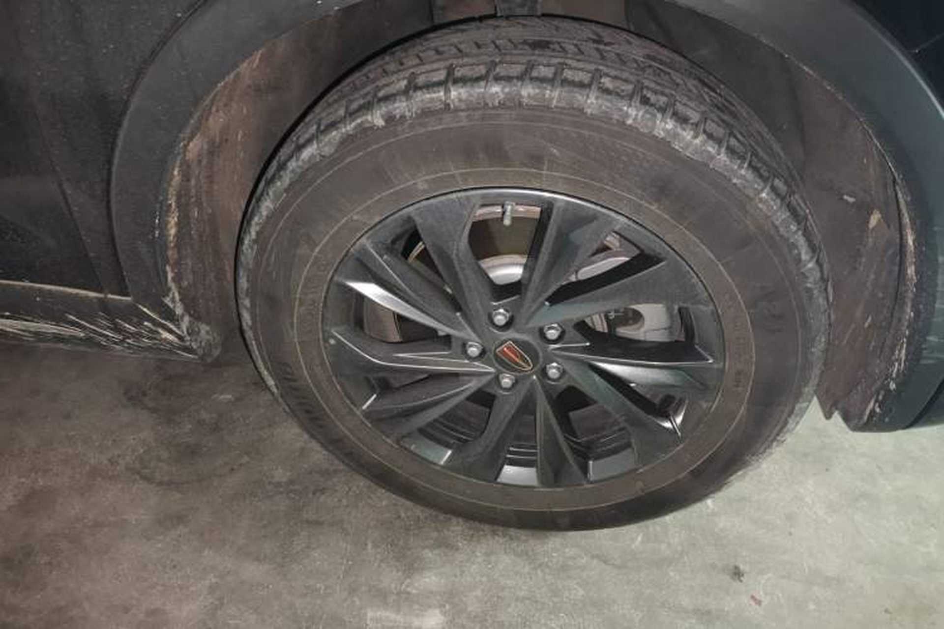 Used Hongqi HS5 2025 2.0T Two-Wheel Drive Flagship Pro Edition Right Front Wheel Hub