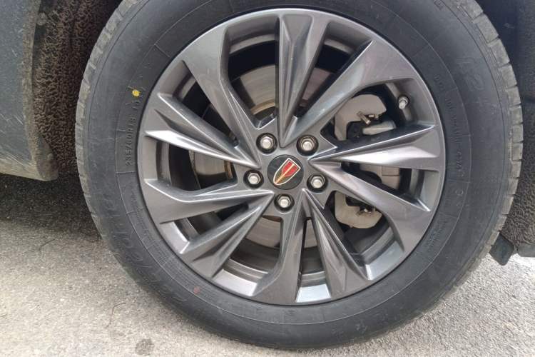 Used Hongqi HS5 2025 2.0T Two-Wheel Drive Flagship Pro Edition Right Front Wheel Hub